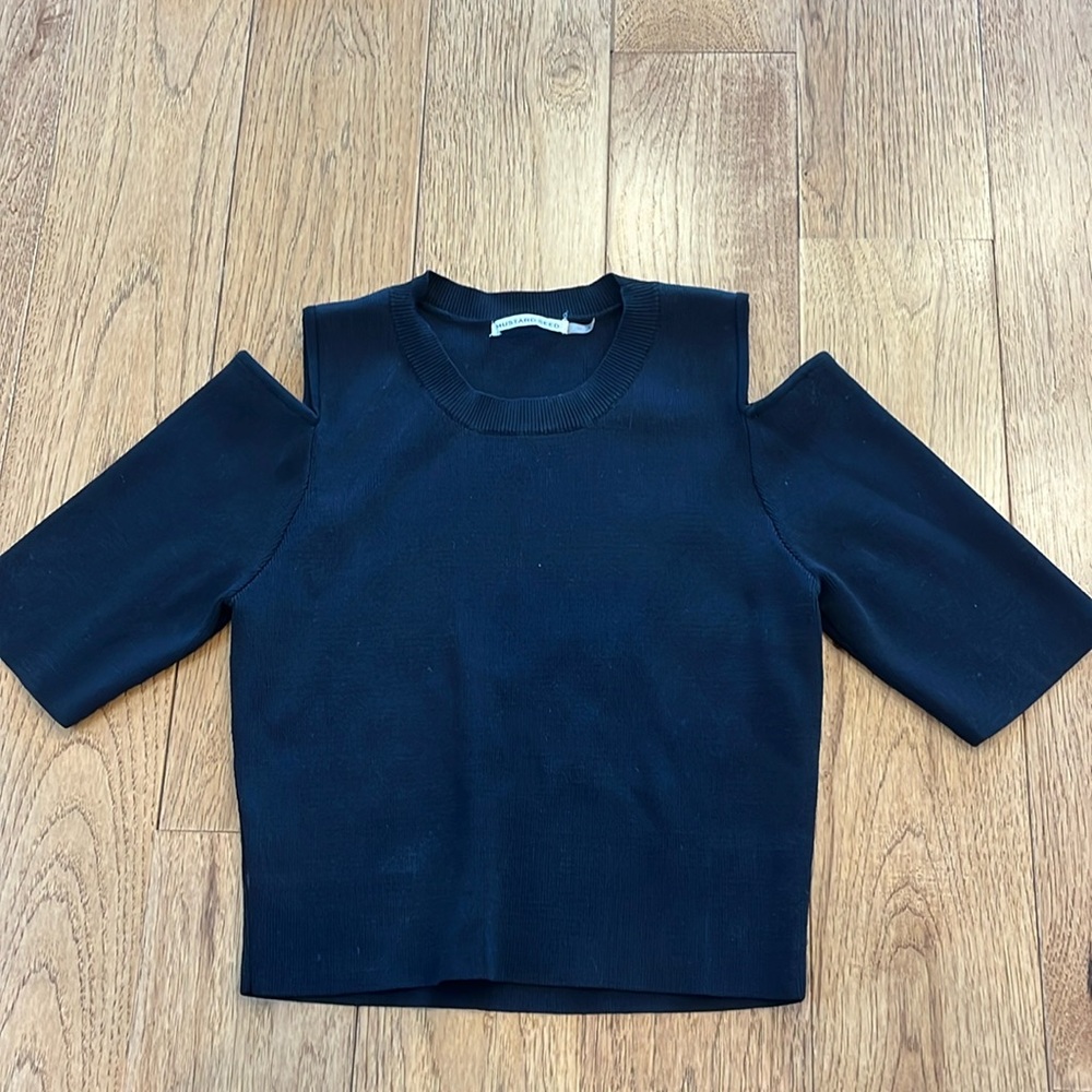 Black short sleeve cold shoulder top size M
